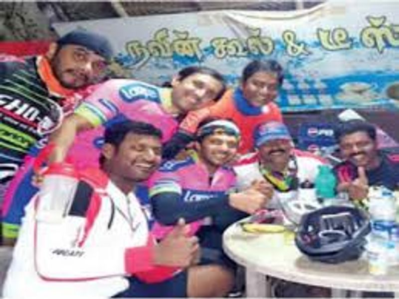 Actor vishal Fans Slams Arya for getting him to Gym