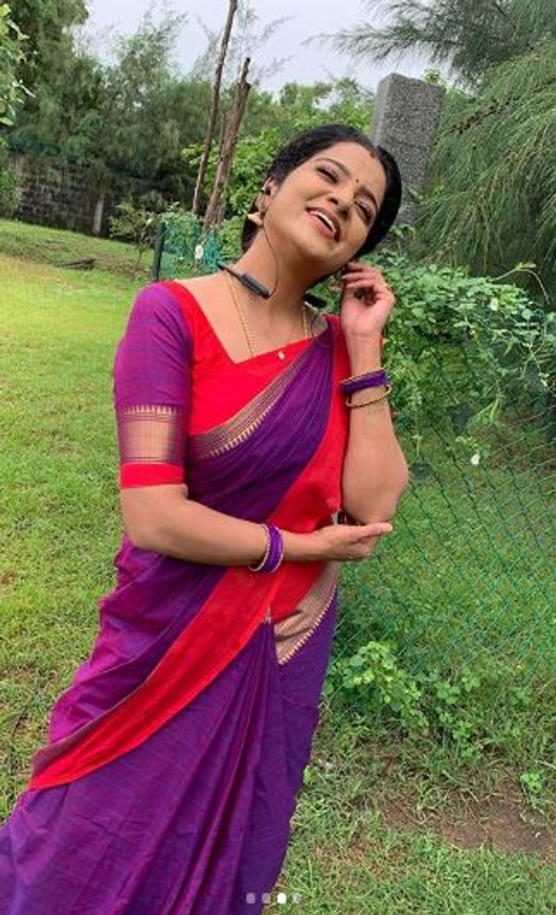 vijay tv pandian store vj chitra engagement fiance photo