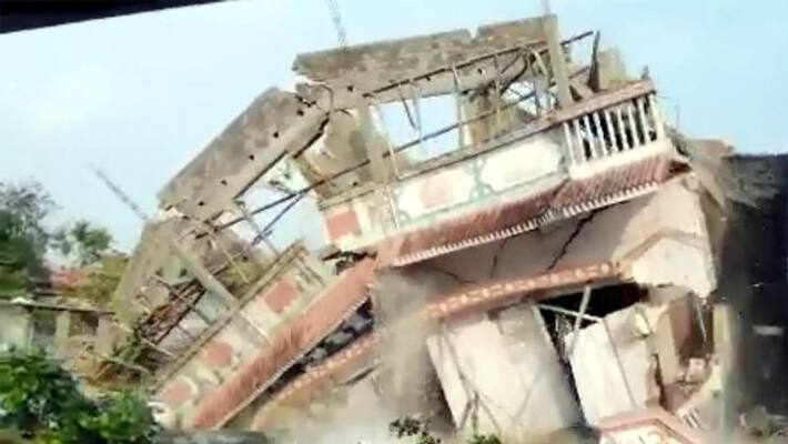 Bihar flood 2020: After years of hard work, the house collapses in seconds ASA Bihar flood 2020: After years of hard work, the house collapses in seconds ASA