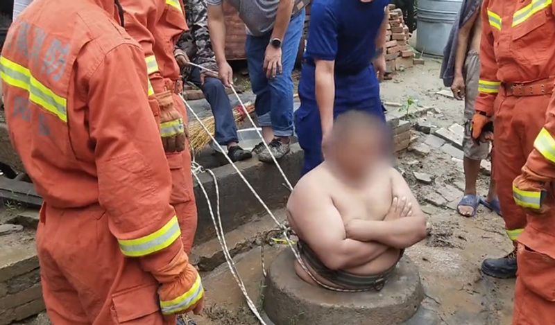 125 kg overweight chinese man stuck in well rescue operation photos goes viral kph
