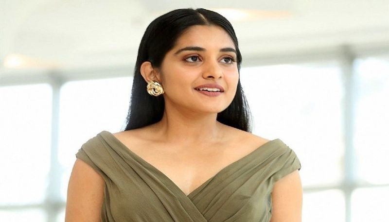 <p>விஜய்க்கு தங்கையாக துப்பாக்கி, ரஜினி மற்றும் கமலுக்கு மகளாக நடிக்கும் வாய்ப்புகளே இவர் கதவை தட்டியது. எனவே முன்னணி நடிகர்கள் படங்கள் என்றால் மட்டும் தமிழுக்கு ஓகே சொல்லும் நிவேதா, அதிகப்படியாக தெலுங்கில் தான் கவனம் செலுத்தி வருகிறார்.<br />
</p>