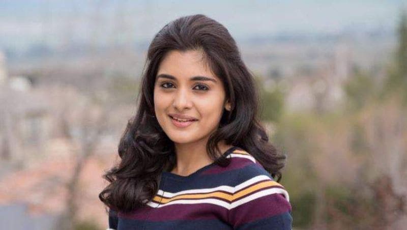 <p style="text-align: justify;">திரையுலகில் பெரிதாக கவர்ச்சி காட்டாமல் குடும்ப பாங்காக கதாபாத்திரத்தை மையமாக வைத்து நடித்து வரும் நடிகைகளில் இவரும் ஒருவர்.</p>