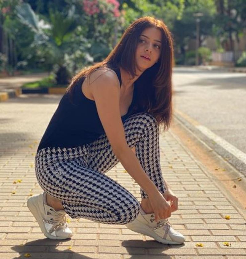 actress vedhika over hot photo gallery
