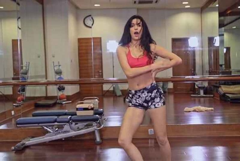 Before IPL 2020 lets know about these dancers wives of Indian cricketers spb