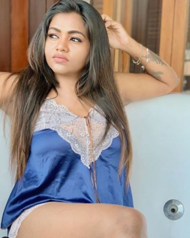 actress shalu shamu over hot bath tub photo gallery