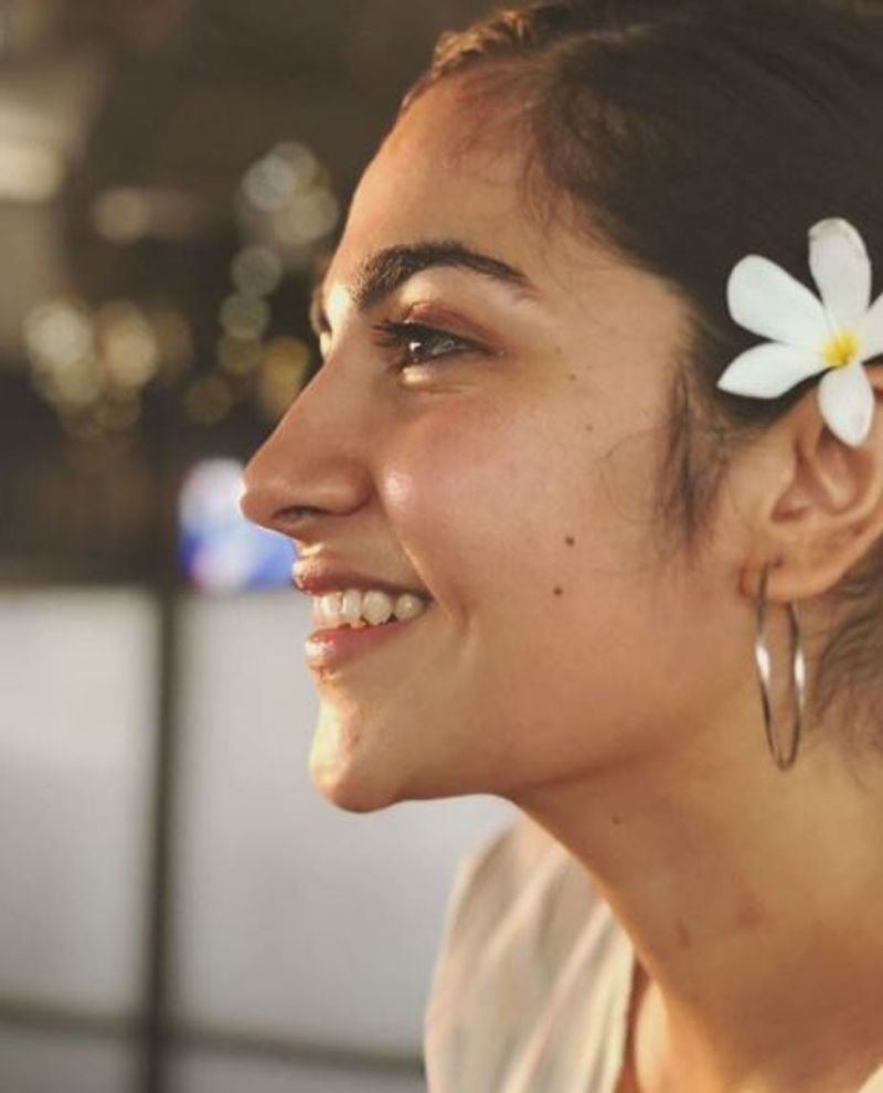 ರುಕ್ಮಿಣಿ ಶೇರ್ ಮಾಡುವ ಪ್ರತಿಯೊಂದೂ ಟ್ರೆಡಿಷನಲ್ ಪೋಟೋಗಳು ಸೋಷಿಯಲ್ ಮೀಡಿಯಾದಲ್ಲಿ ವೈರಲ್ ಆಗುತ್ತದೆ.
