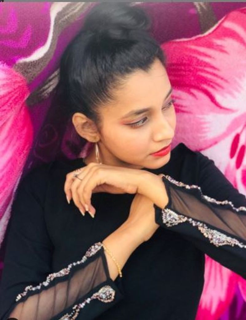 engavettu mappillai and jail movie actress abarnathi latest hot photos