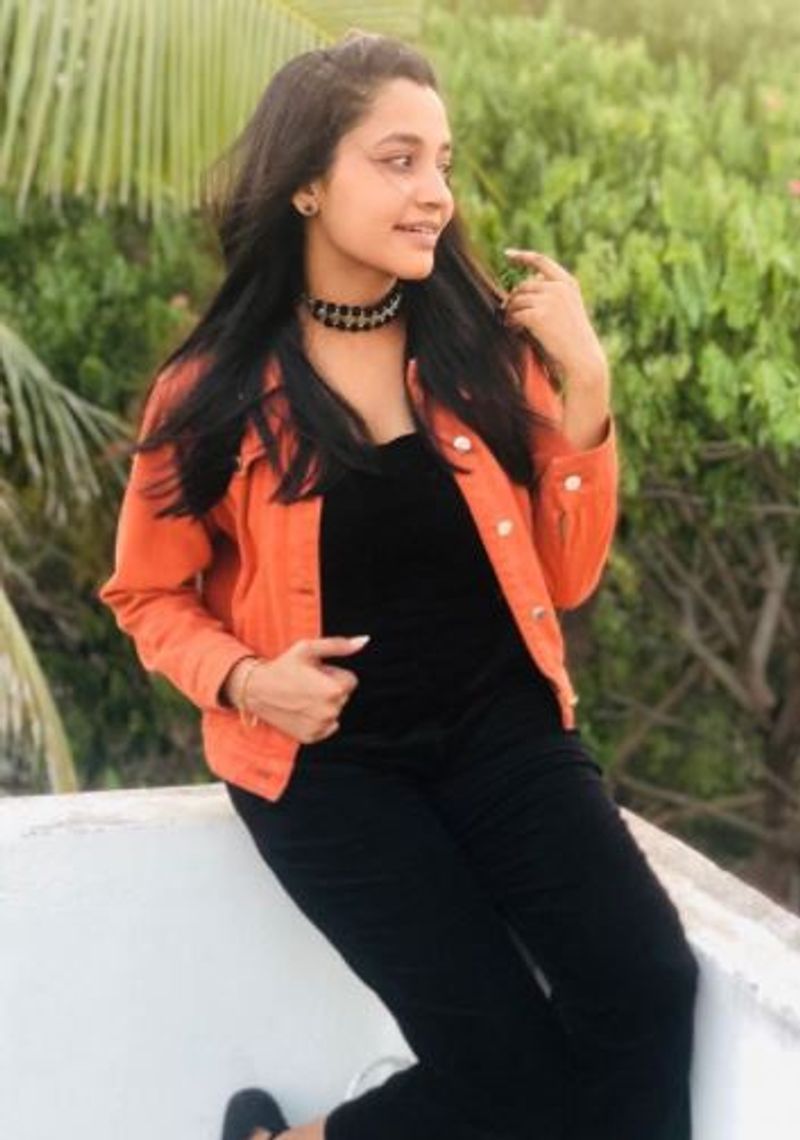 engavettu mappillai and jail movie actress abarnathi latest hot photos