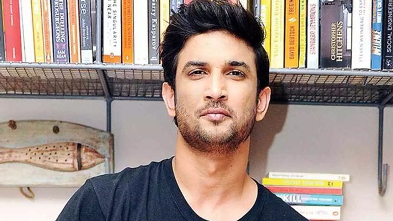"অসংখ্য অভিনেতা-অভিনেত্রী ঝাঁপ দিয়েছেন। কাউকে ঝুলন্ত অবস্থায় পাওয়া গিয়েছে। যেন আত্মহত্যা ছাড়া কোনও উপায় ছিল না তাঁদের কাছে।"