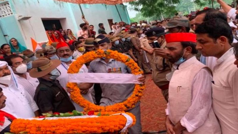 Pulwama martyr body wrapped in tricolor reached home everyone cried after seeing 7 month old son near body kpl