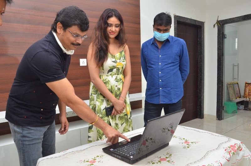 boyapati sreenu has released a special song from the arjun starring iddharu movie