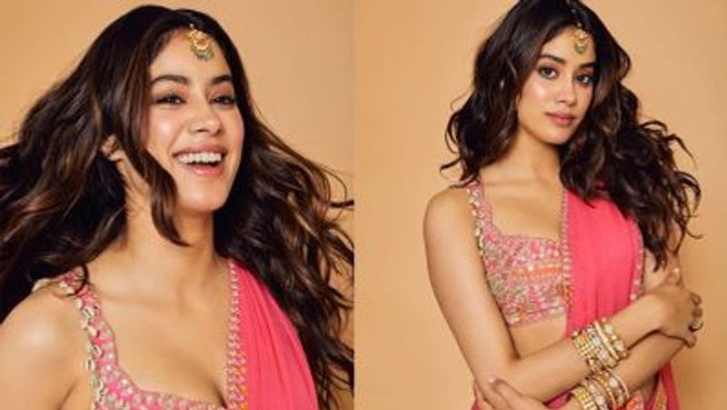<p>তিনি যে সব আউট ফিটেই হিট তা দিনে দিনে প্রমাণ করে চলেছেন জাহ্নবী। বলিউডে কড়া টক্কর দিতে নিজেকে তৈরি করে নিয়েছেন তিনি। </p>