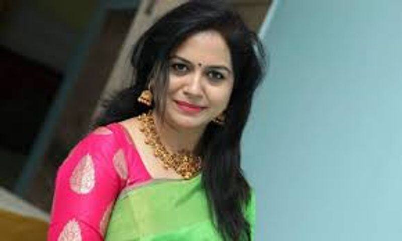 Singer Sunitha fan loses 1.75 crore, Chaitanya 3 others Arrested For cheating Case