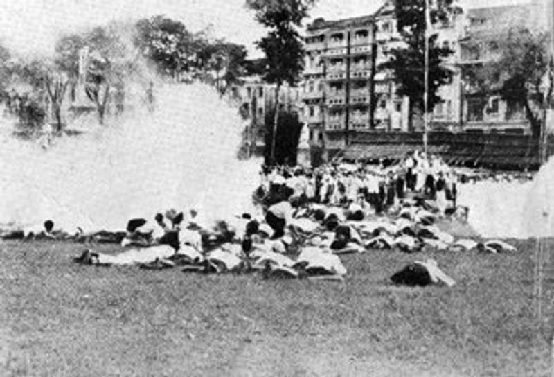 1942 ക്വിറ്റ് ഇന്ത്യ സമരത്തിന് മഹാത്മാഗാന്ധി ആഹ്വാനം ചെയ്തതിനെ തുടര്ന്ന് സംഘര്ഷഭരിതമായ ഗോവാലിയ ടാങ്ക് മൈതാനം. 