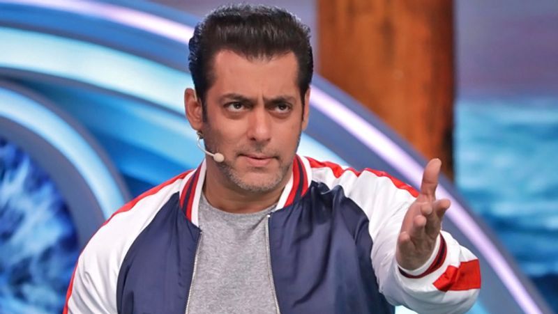 দীর্ঘদিন ধরেই সল্লু ভাইকে টার্গেট করেছেন এই কুখ্যাত গ্যাংস্টার। জেলে বসেই নিজের দল নিয়ে সলমনকে মারার ছক কষেছেন লরেন্স।