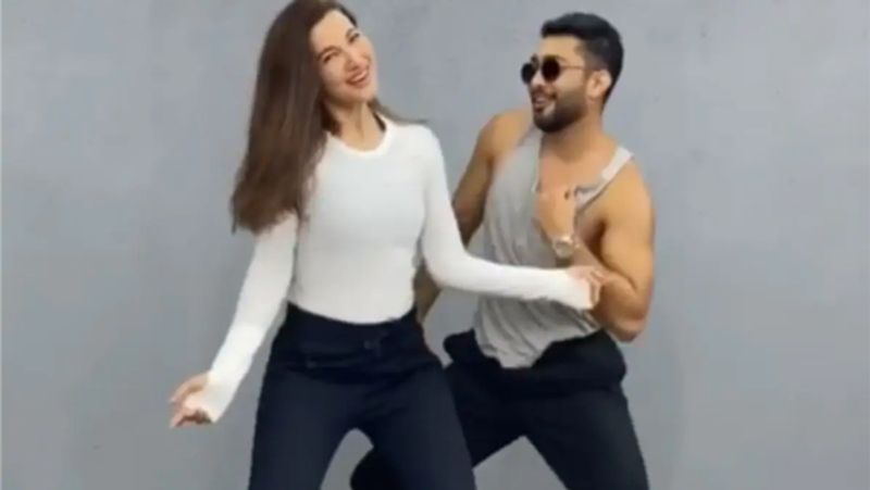 Bigg Boss 7 Winner gauhar khan love life And Affair with music composer ismail darbar son zayed KPY