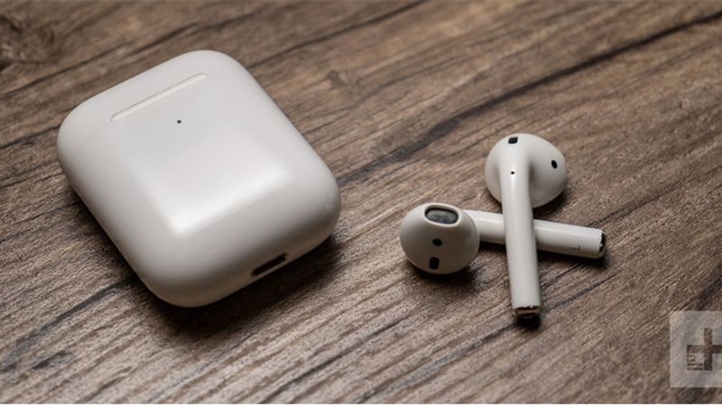 apple is giving free airpods to their costumers dva