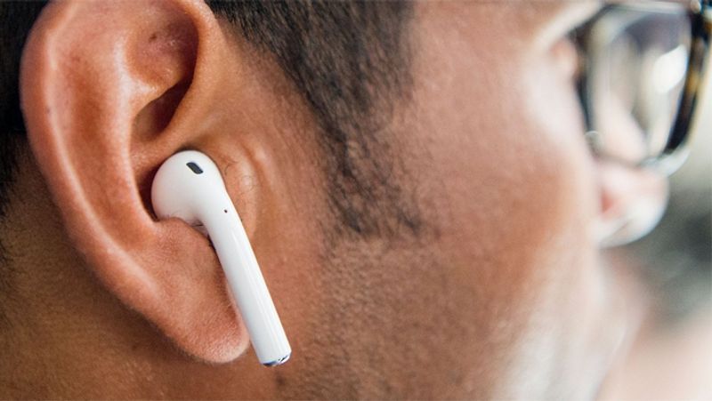 apple is giving free airpods to their costumers dva