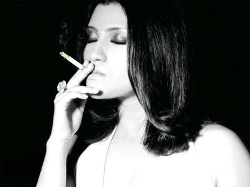 From Shah Rukh Khan to Susmita Sen here are bollywoods heavy smokers