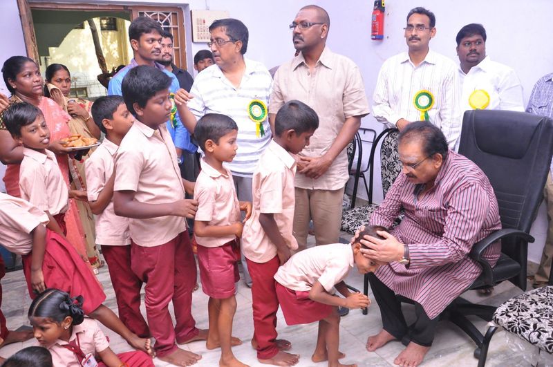 rahava lawrece pray for spb balasubramaiya and share the rare photos