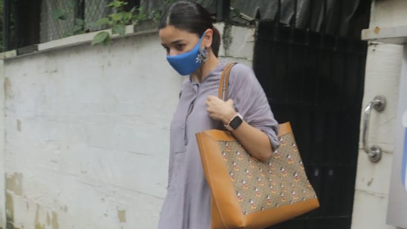 Taimur ali khan walking on road holding papa saif ali khan hands but he was looking somewhere else KPJ
