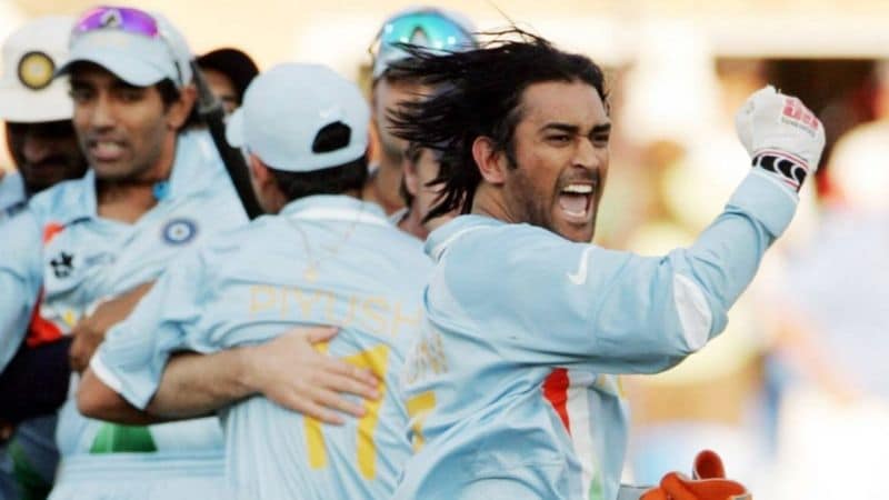 dhoni unforgettable and important photos of his cricket career