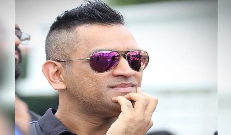 <p>ಐಪಿಎಲ್ ಟೂರ್ನಿಗಾಗಿ ಸದ್ಯ ಚೆನ್ನೈನಲ್ಲಿ ಸಿಎಸ್ಕೆ ಅಭ್ಯಾಸ ಶಿಬಿರದಲ್ಲಿ ಪಾಲ್ಗೊಂಡಿರುವ ಧೋನಿ, ನೆಟ್ಸ್ನಲ್ಲಿ ಪ್ರಾಕ್ಟೀಸ್ ಆರಂಭಿಸಿದ್ದಾರೆ. ಧೋನಿ ನೋಡಲು ಪ್ರತಿ ದಿನವೂ ಕ್ರೀಡಾಂಗಣದತ್ತ ಅಭಿಮಾನಿಗಳು ಧಾವಿಸುತ್ತಿದ್ದಾರೆ.</p>