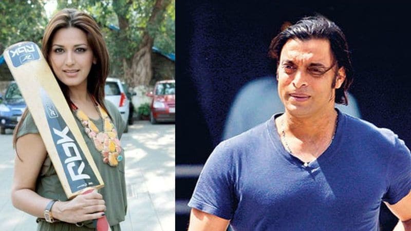 Pakistan cricketer Shoaib Akhtar once wanted to kidnap Sonali Bendre; always kept her picture in his wallet RCB