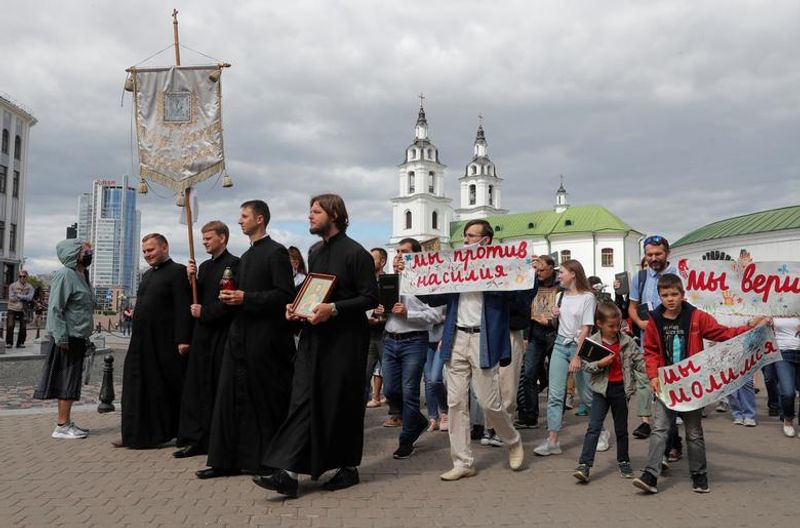 Belarusian people march for independence