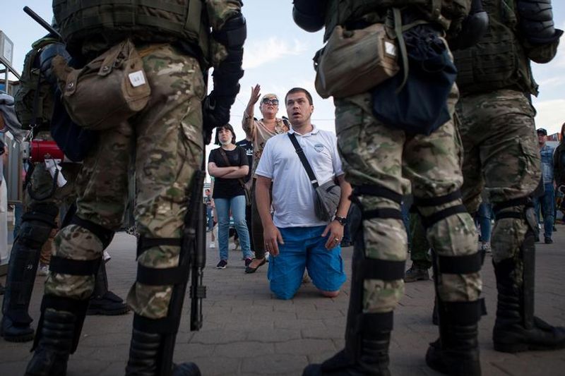 Belarusian people march for independence