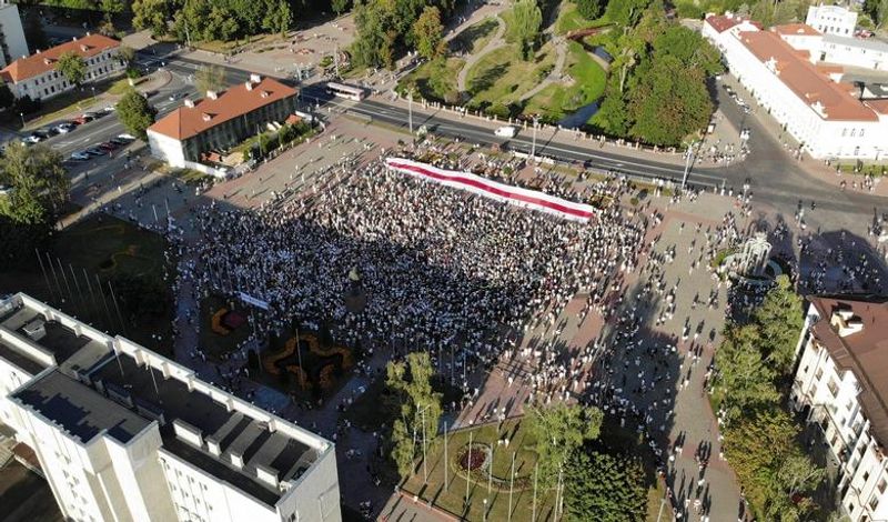 Belarusian people march for independence