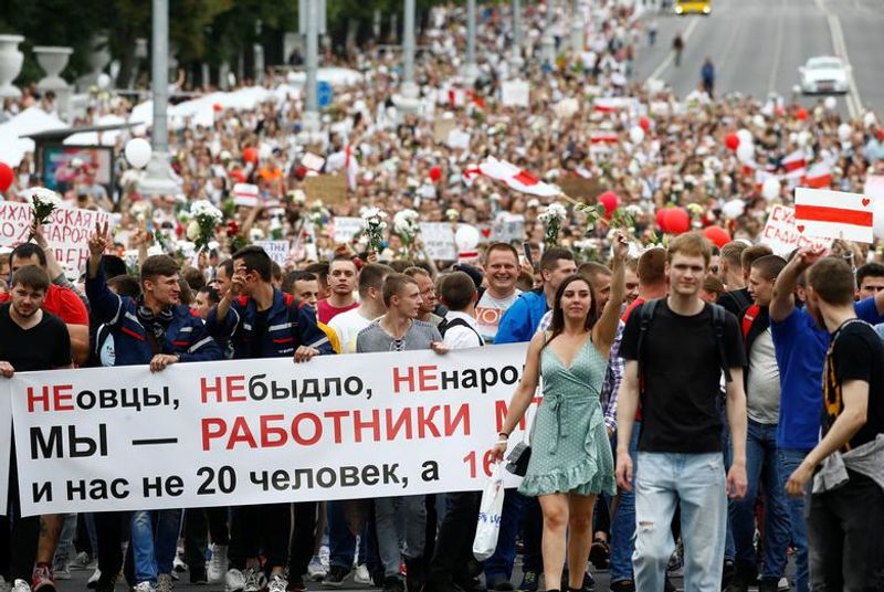 Belarusian people march for independence