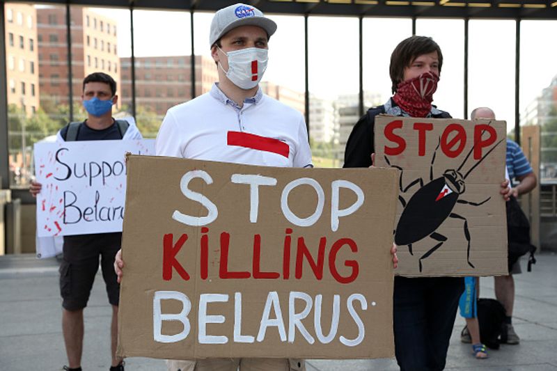 Belarusian people march for independence