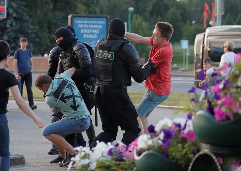 Belarusian people march for independence