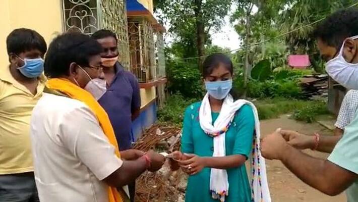 MP took the responsibility of Priya Gayens education in Ranaghat RTB MP took the responsibility of Priya Gayens education in Ranaghat RTB