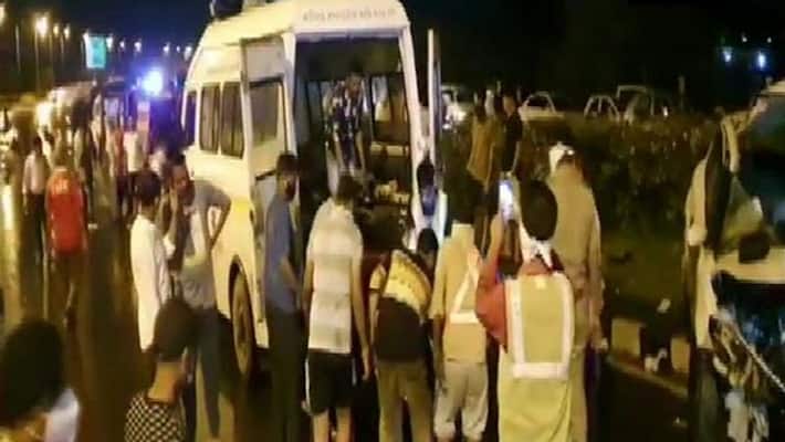 Gujarat News, Ahmedabad - 5 people killed in accident on Vadodara National Highway kpa Gujarat News, Ahmedabad - 5 people killed in accident on Vadodara National Highway kpa