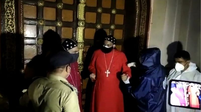The government took over the Mulanthuruthi church despite the protests of the believers