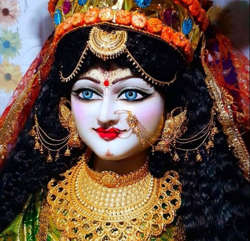 এর পর চাঁদ সদাগর ও তাঁর পরিবার সুখে শান্তিতে বাস করতে থাকে। চাঁদ-এর ছয় পুত্রকেও মনসা জীবন দান করেন। চাঁদ সদাগরের মতো ধনী ও প্রভাবশালী বণিক মনসার পুজো করায় মনসার পুজো বৃহত্তর জনসমাজে প্রচার লাভ করে। তাই আজকে বাঙালির ঘরে শ্রদ্ধায় পূজিত হচ্ছেন দেবী মনসা। পুজোকে ঘিরে মেতে উঠেছে বাড়ির মহিলারা সহ সকলে।