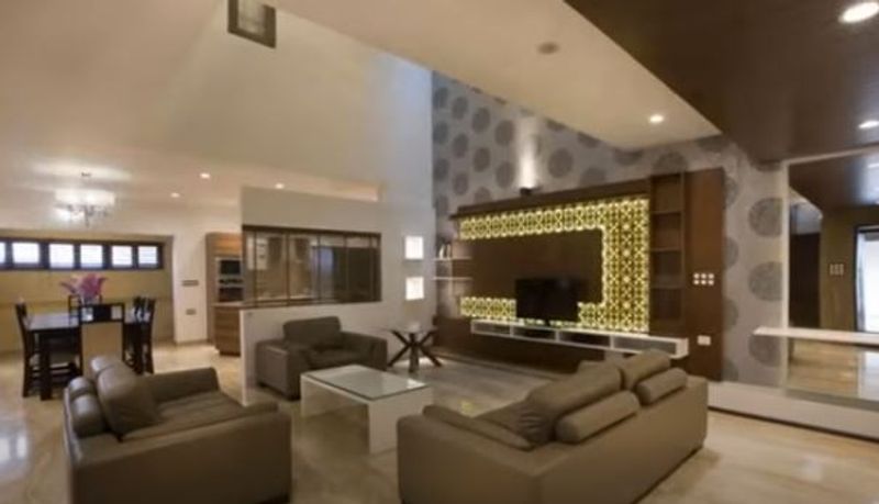 actor and director rahava lawrence luxury house