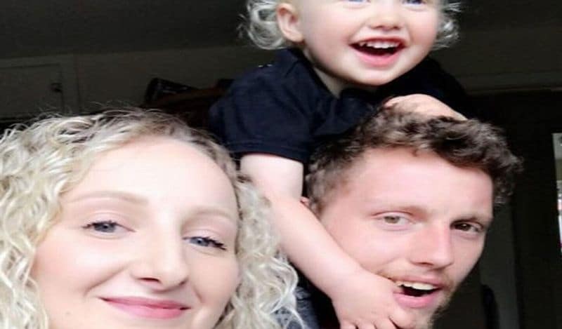 wife spotted ghost behind husband family photo clicked in bedroom kph