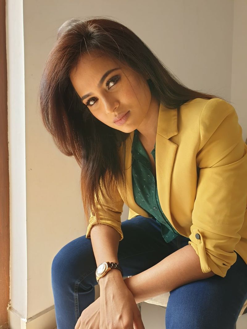 actress ramya pandian latest hot photo gallery