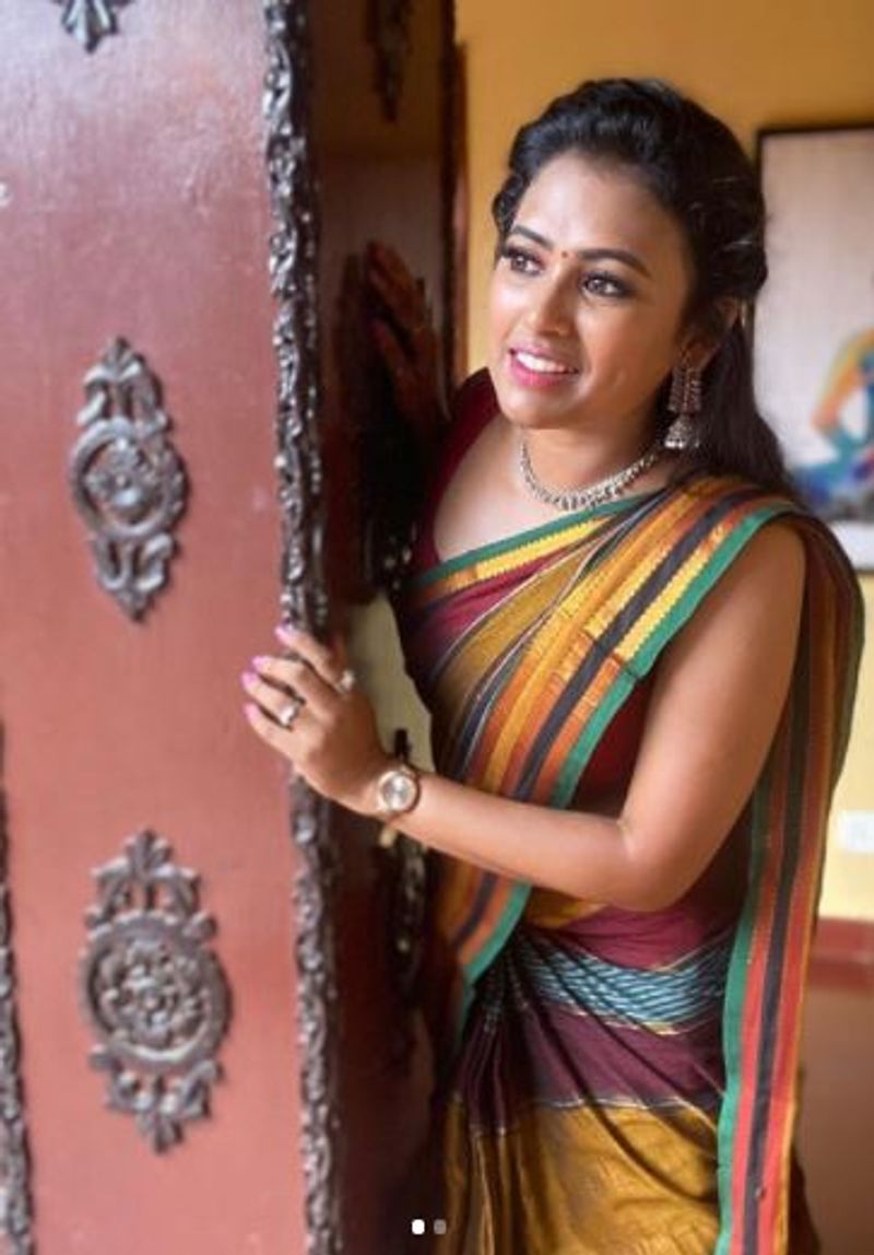 இதை தொடர்ந்து ரசிகர்கள் பலர், ஃபரீனாவுக்கு தங்களுடைய வாழ்த்துக்களை தெரிவித்து வருவதோடு, 7 மாதம் வரை இதை எப்படி மறைத்தீர்கள் என ஆச்சர்யத்துடன் கேள்வி எழுப்பி வருகிறார்கள். 