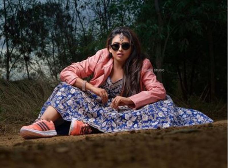 vijay tv barathikannamaa serial actress venba latest photo