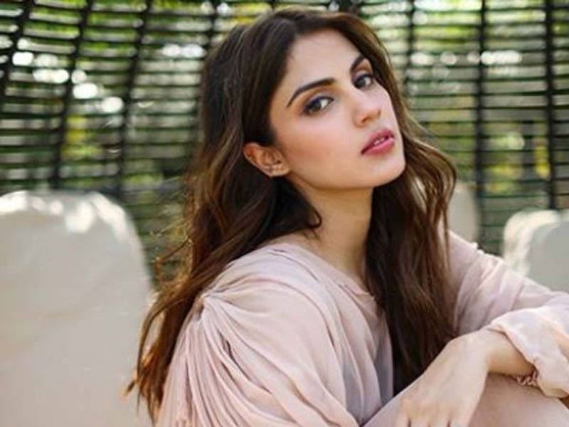 Mahesh Bhatt WhatsApp message to Rhea Chakraborty on June 8: Do not look back RCB
