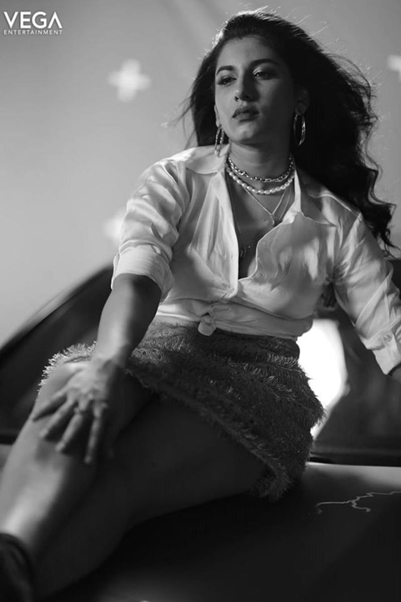 Anchor Vishnu Priya hot and sexy pictures goes viral on social media
