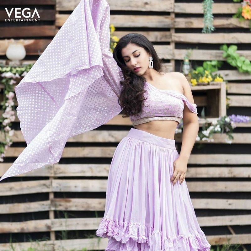 Anchor Vishnu Priya hot and sexy pictures goes viral on social media