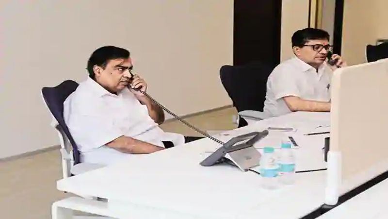 mukesh ambani slip to 6th position in the richest person list, know his monthly salary dva