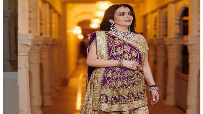 nita or tina ambani who wears most expensive and beautiful dresses on festival dva