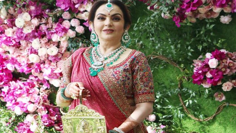 nita or tina ambani who wears most expensive and beautiful dresses on festival dva