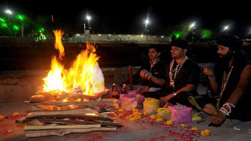 brother died four days ago the second brother continued to do tantra meditation for four days closing the dead body to revive the body kpl